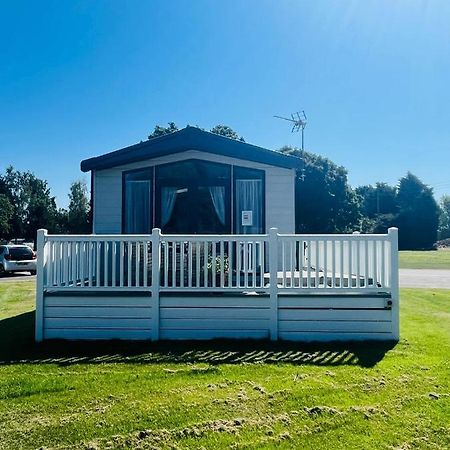The Poplars Lodge With Hot Tub York Zewnętrze zdjęcie