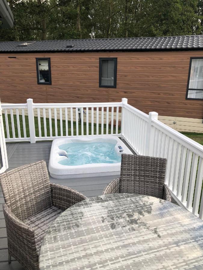 The Poplars Lodge With Hot Tub York Zewnętrze zdjęcie